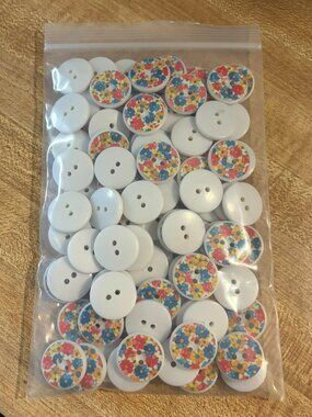 3/4" Flower Design 2-hole Craft Buttons 100 pieces #26